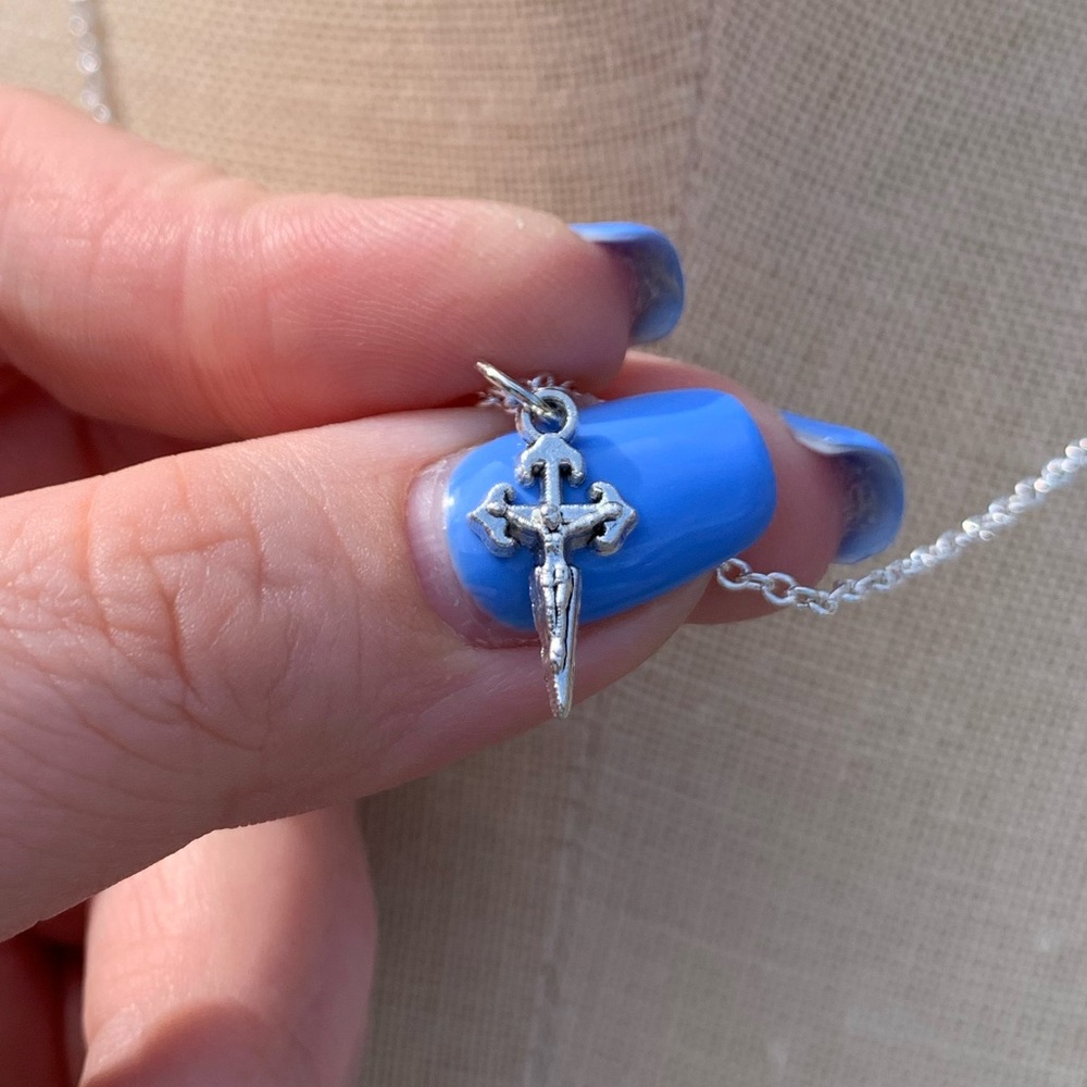 NWT Sterling Silver Plated Chain & Crucifix Alloy Metal Charm Necklace - Picture 8 of 16